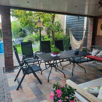 Zeer ruime woning met grote tuin nabij bos en centrum met zwembad, trampoline, airco